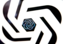 OpenAI Оспаривает Связь со Смертью Подростка, Указывая на Нарушения Пользователем