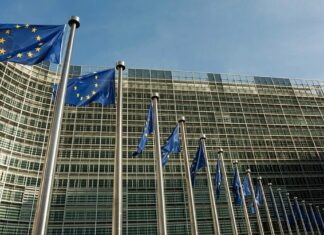EU odhaluje vážné problémy s ochranou dětí na hlavních porno stránkách