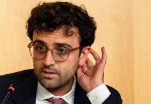 Калші виграє тимчасову паузу в кримінальній справі в Арізоні