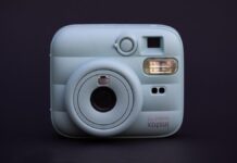 Огляд Fujifilm Instax Mini 13: Чиста аналогова простота в цифрову епоху