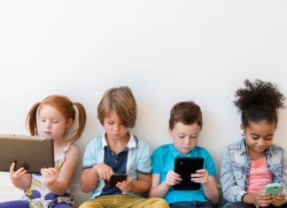 Безопасные телефоны для детей: почему родители отказываются от смартфонов