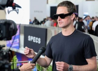 Der CEO von Snap gibt zu, dass die Vorbestellungszahlen für Specs geheim sind, da die Markteinführung der 2.195-Dollar-Brille näher rückt
